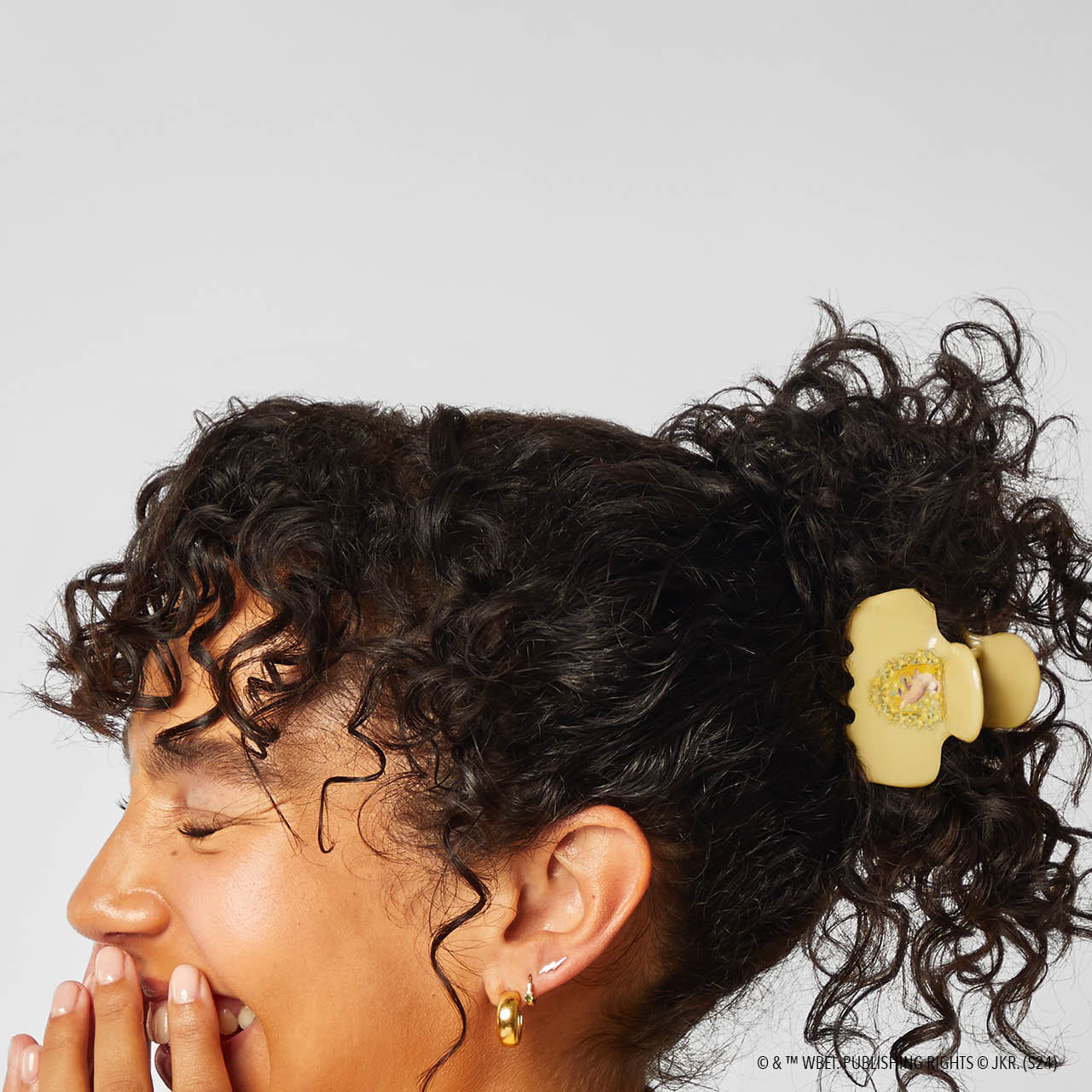 Kitsch x Harry Potter Hufflepuff Cloud Claw Clip - on-model lifestyle #2